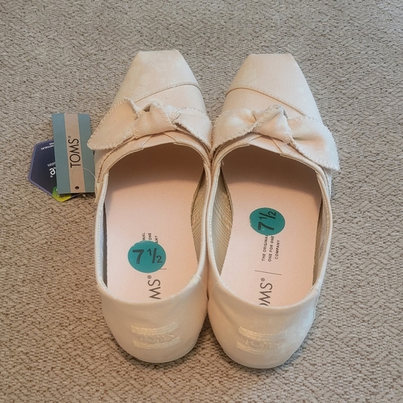 TOMS - Picture 3 of 7